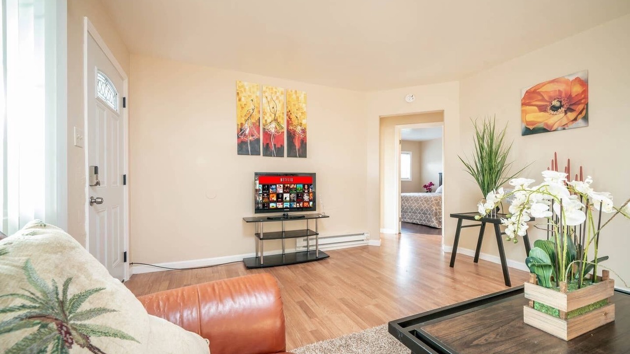 Photo of Livingroom in Cameron Hills