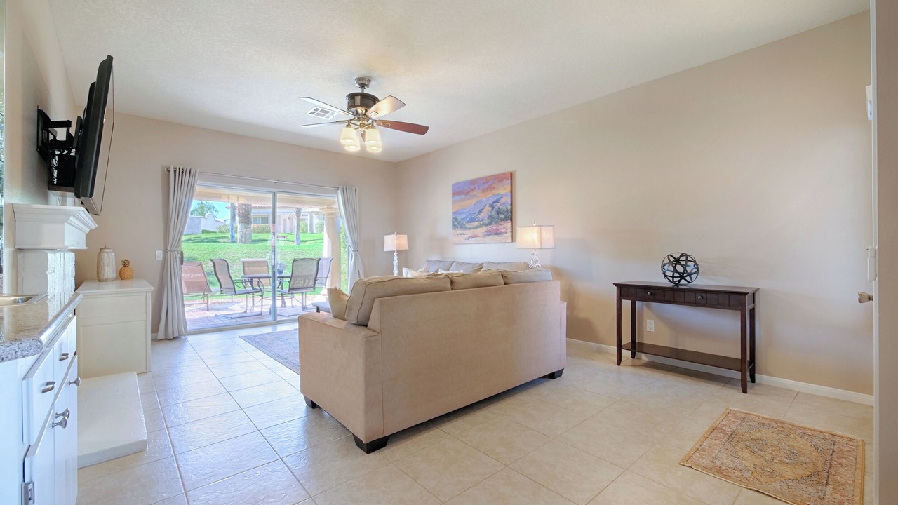 Photo of Livingroom in Palm Desert