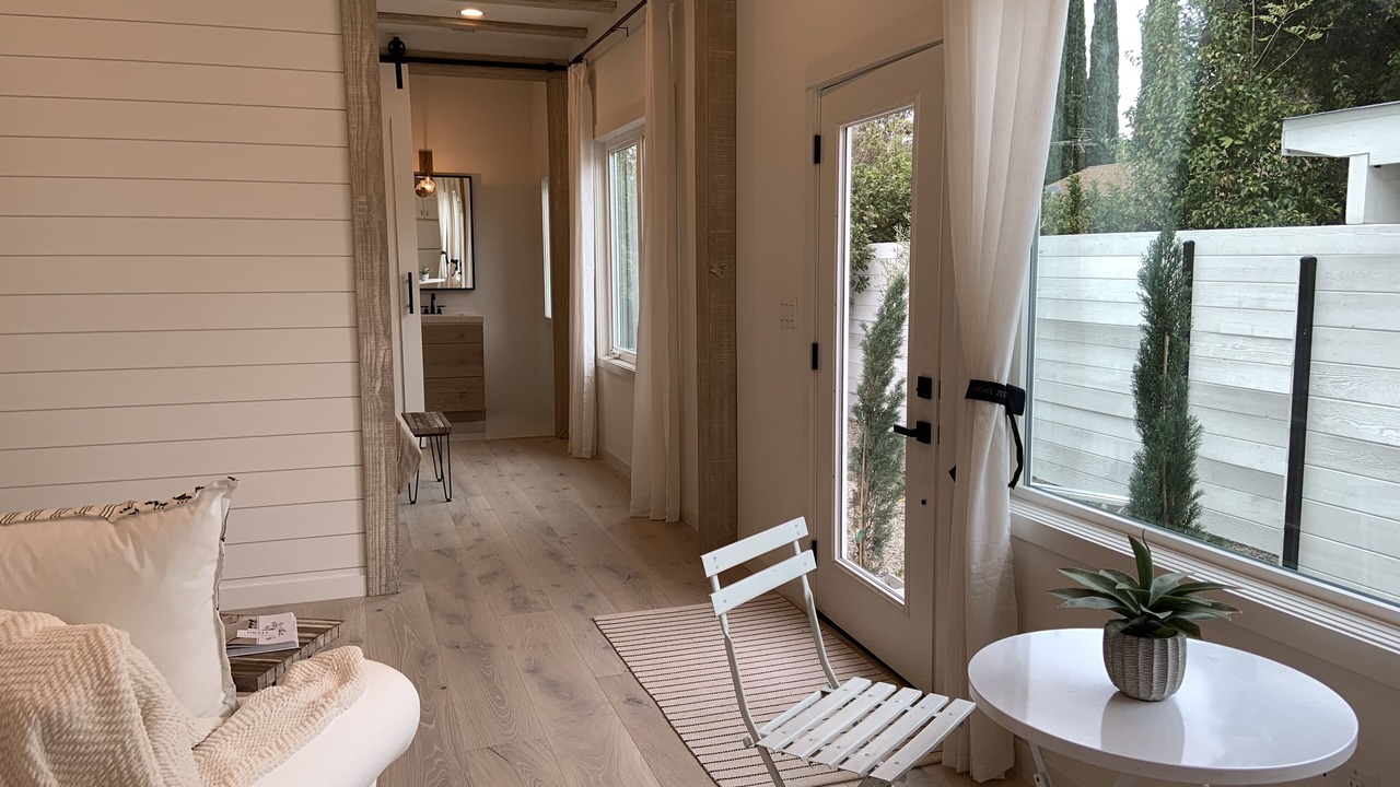 Photo of Livingroom in Woodland Hills