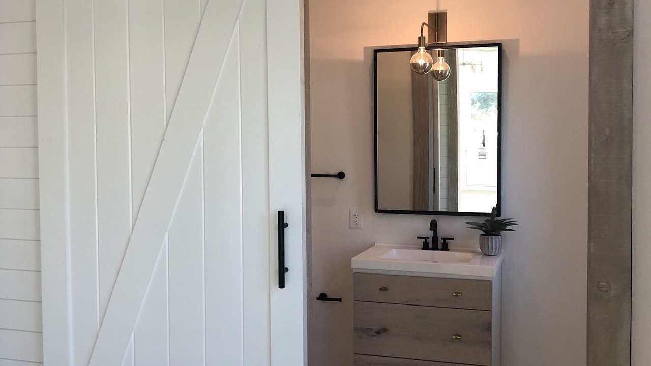 Photo of Bathroom in Woodland Hills