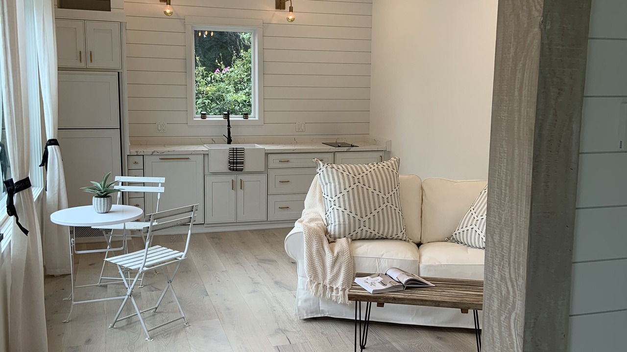Photo of Livingroom in Woodland Hills