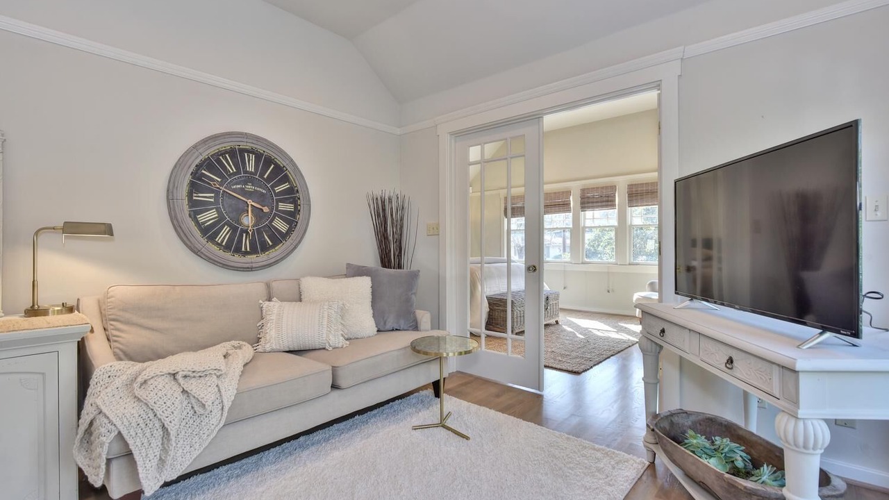 Photo of Livingroom in Old Palo Alto