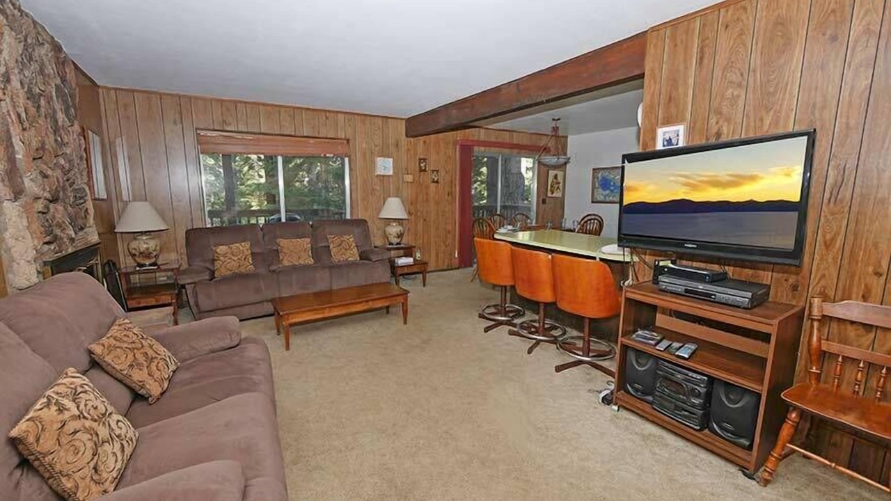 Photo of Livingroom in Pioneer Trail