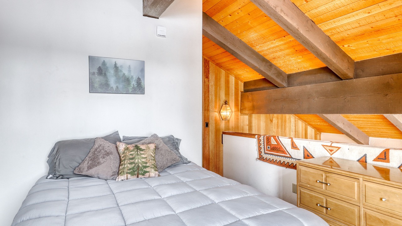 Photo of Bedroom in Mammoth Lakes