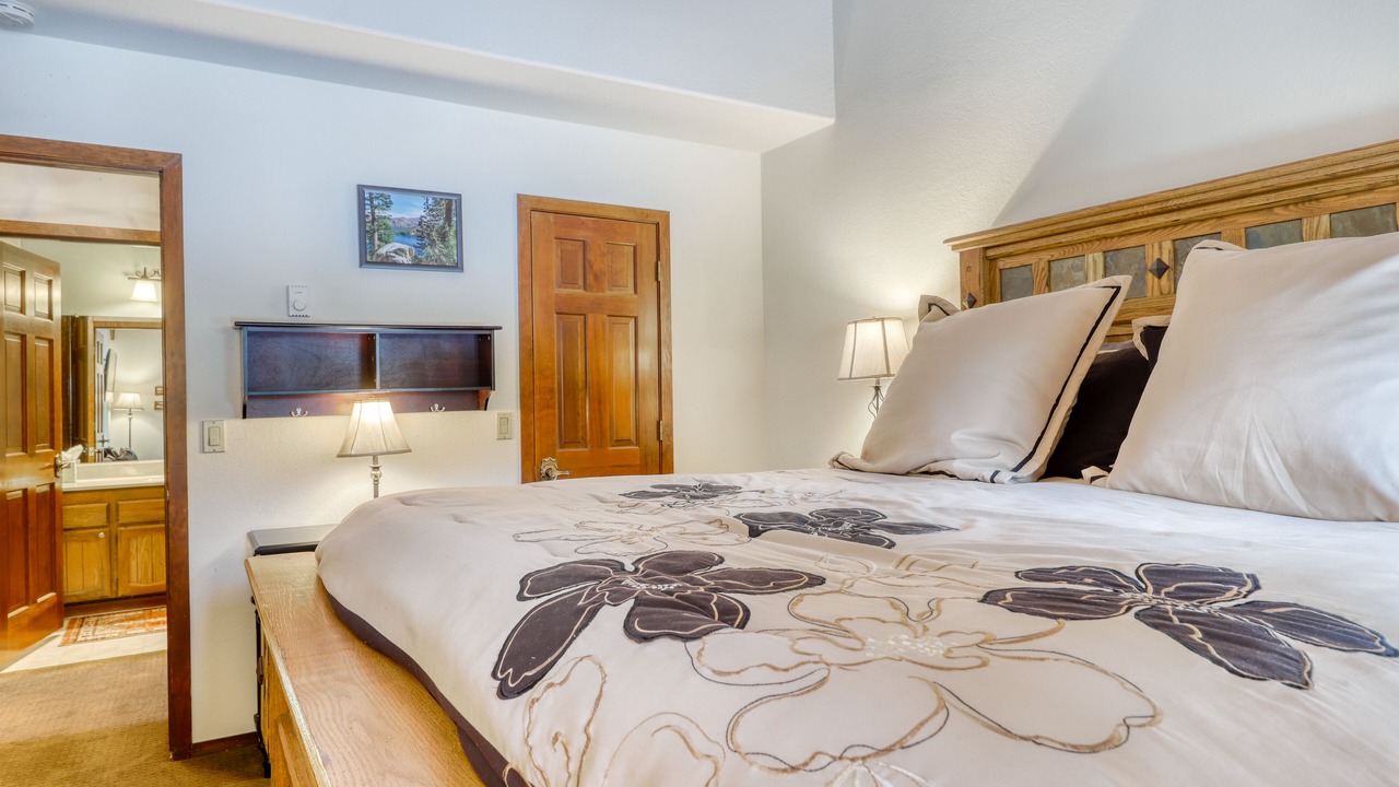 Photo of Bedroom in Mammoth Lakes