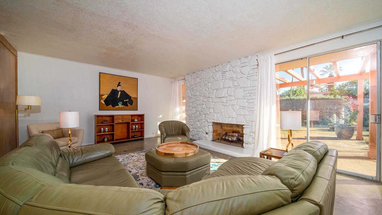 Photo of Livingroom in Palm Desert