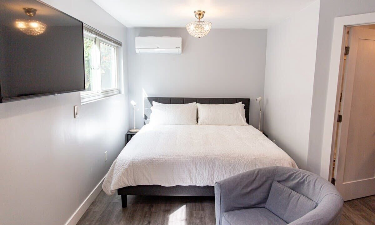 Photo of Bedroom in Bay Park