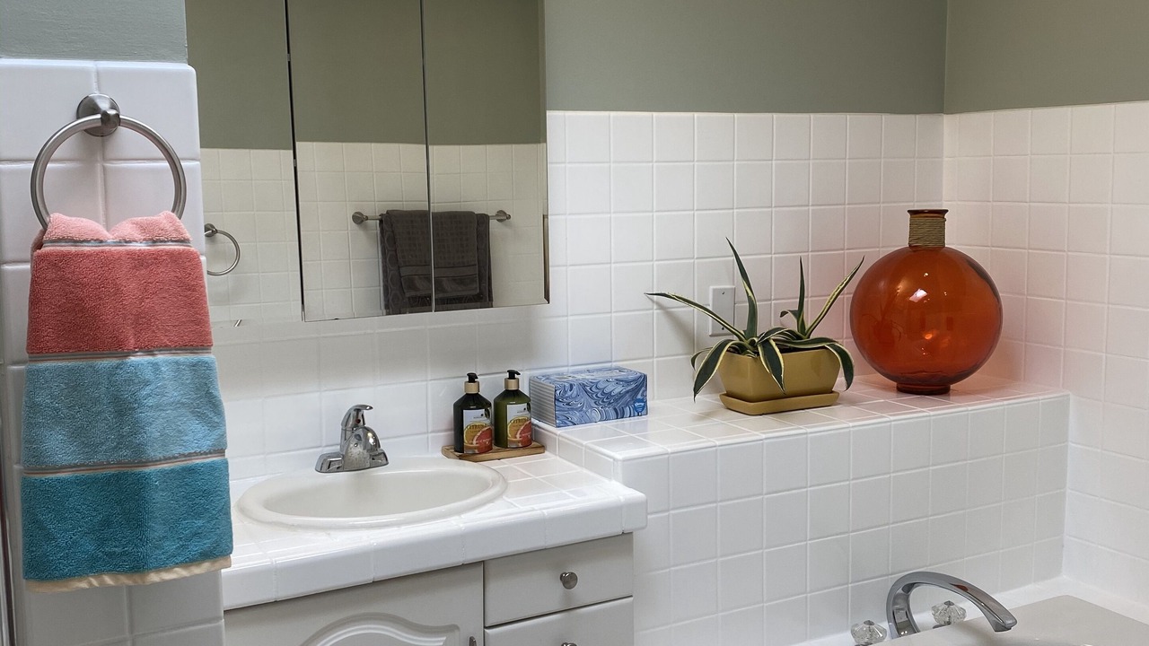 Photo of Bathroom in Mid-Wilshire