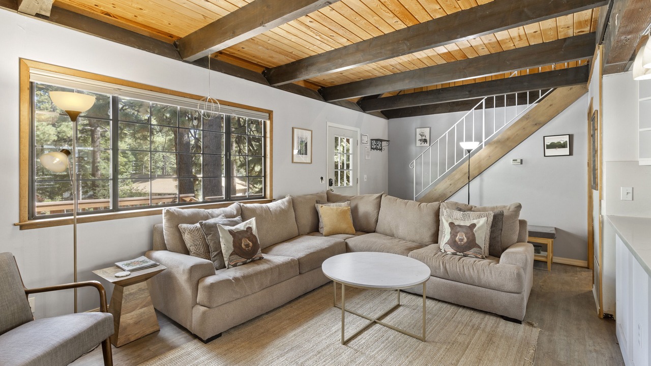 Photo of Livingroom in Pioneer Trail