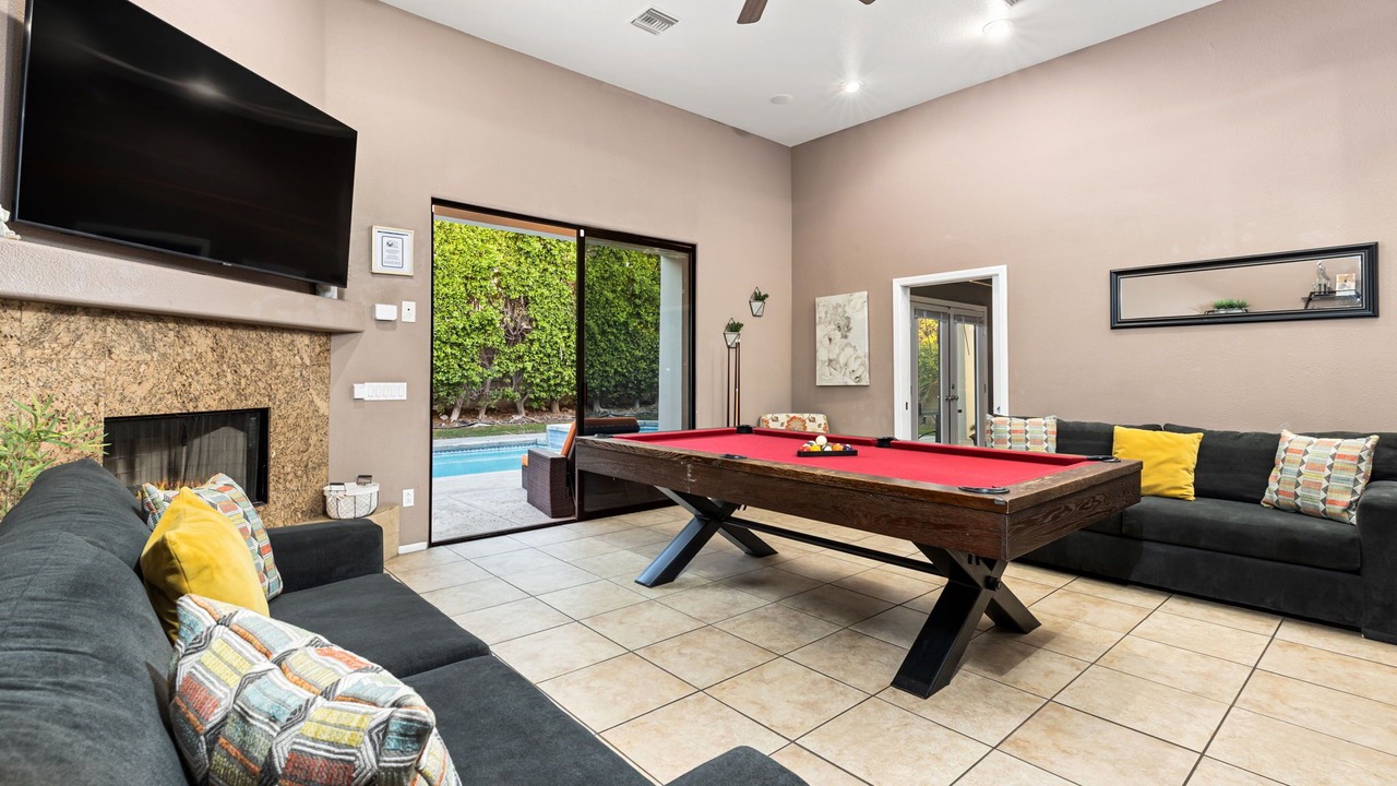 Photo of Livingroom in Desert Park Estates