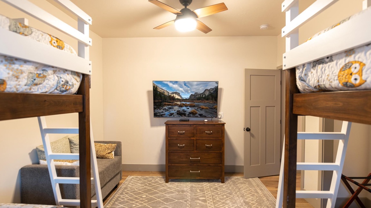 Photo of Bedroom in Yosemite National Park