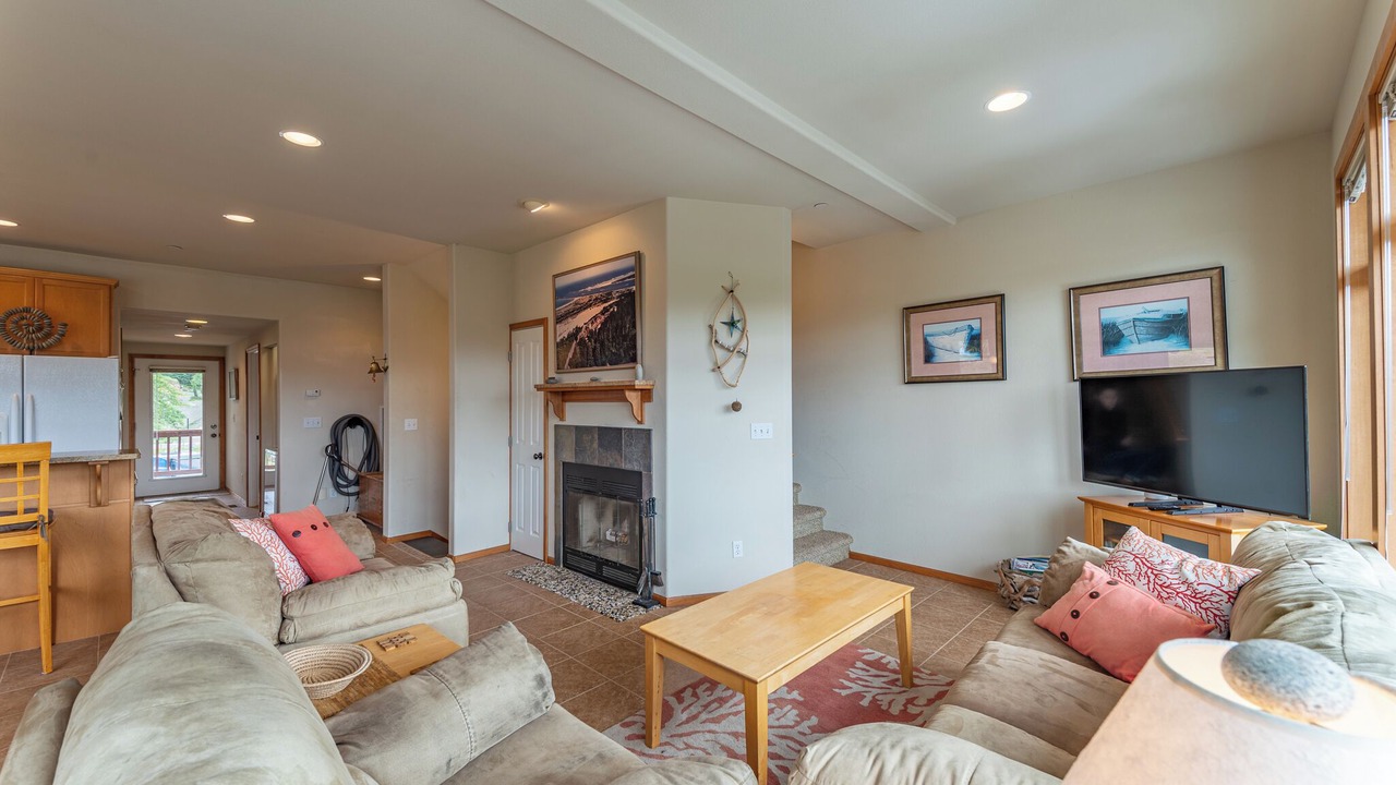 Photo of Livingroom in Winchester Bay