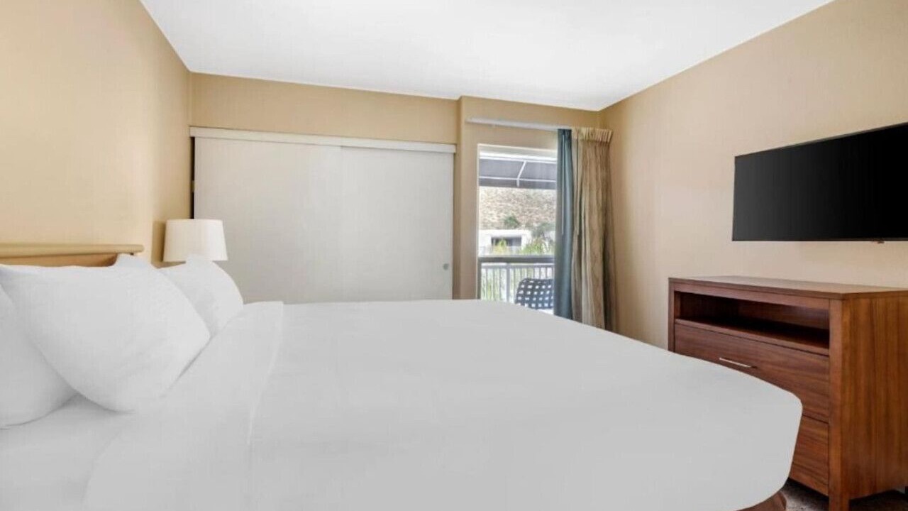 Photo of Bedroom in Canyon Corridor
