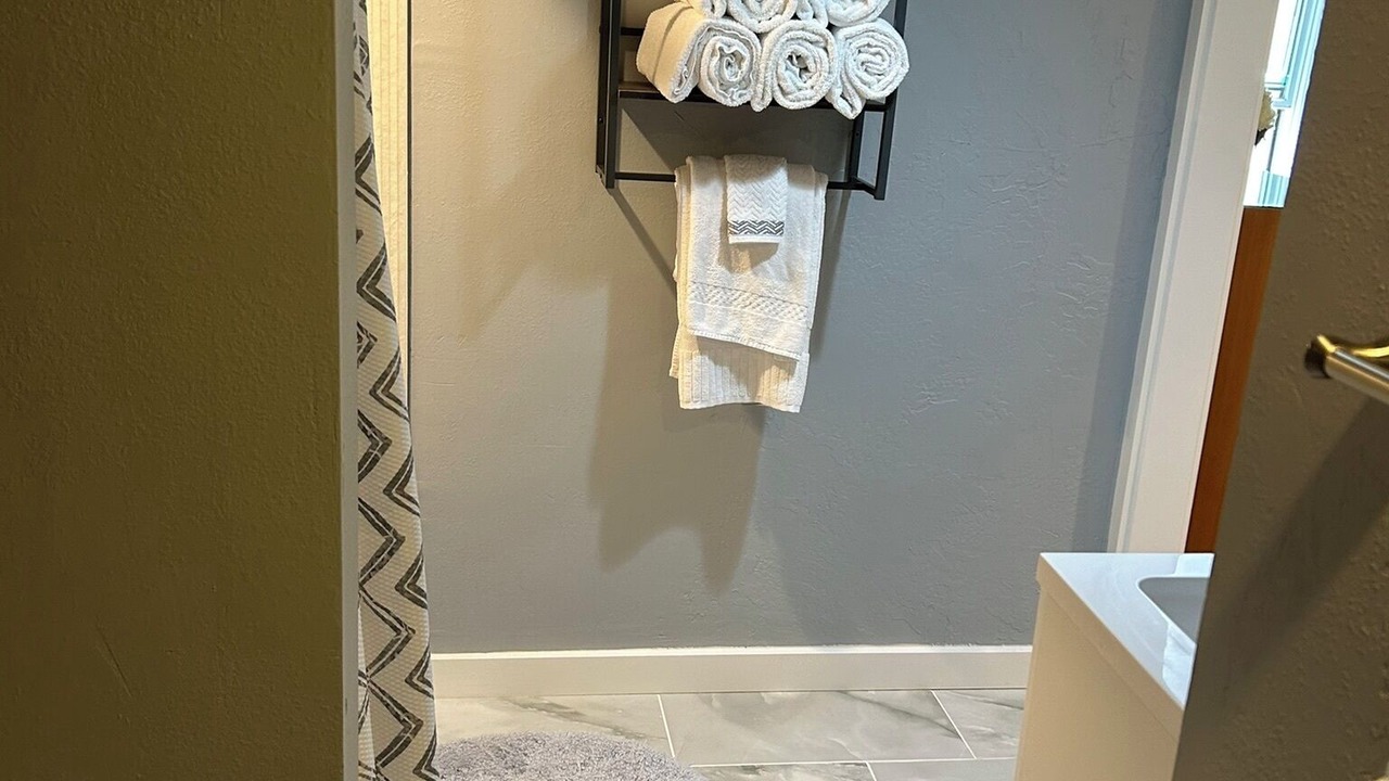 Photo of Bathroom in Oak Knoll - Redwood Park