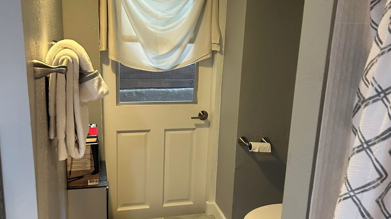 Photo of Bathroom in Oak Knoll - Redwood Park