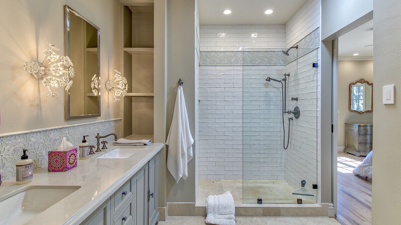 Photo of Bathroom in Coombsville