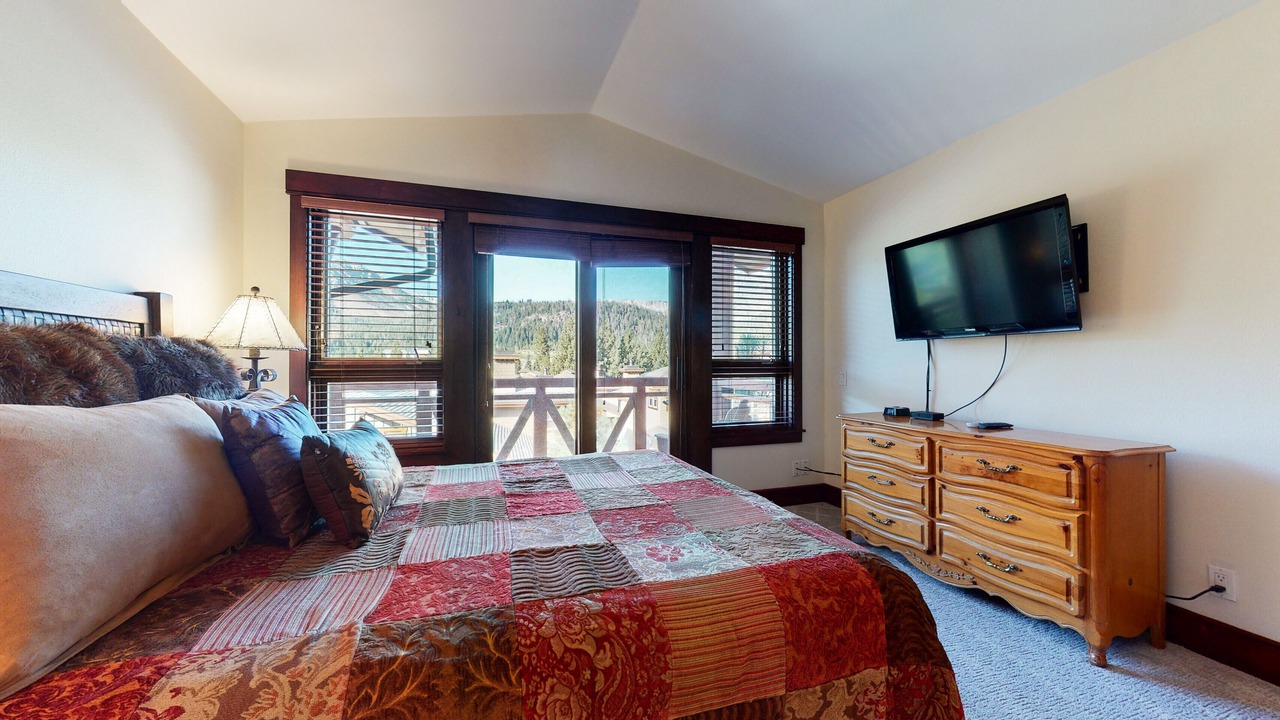 Photo of Bedroom in Mammoth Lakes