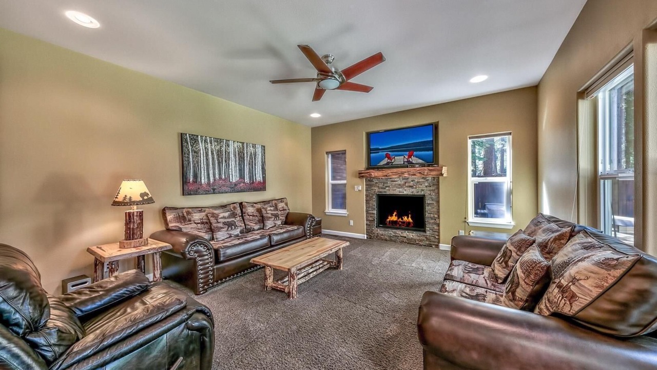 Photo of Livingroom in Montgomery Estates