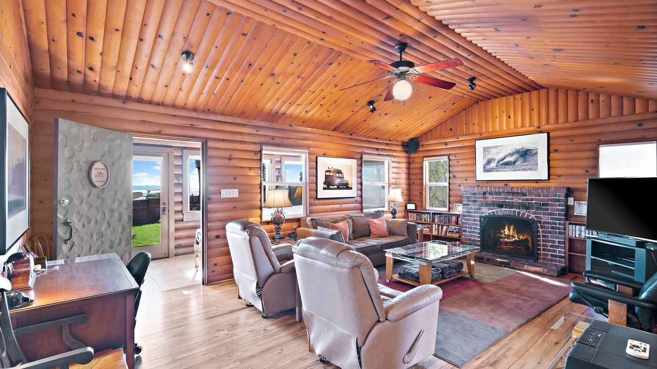 Photo of Livingroom in Opal Cliffs