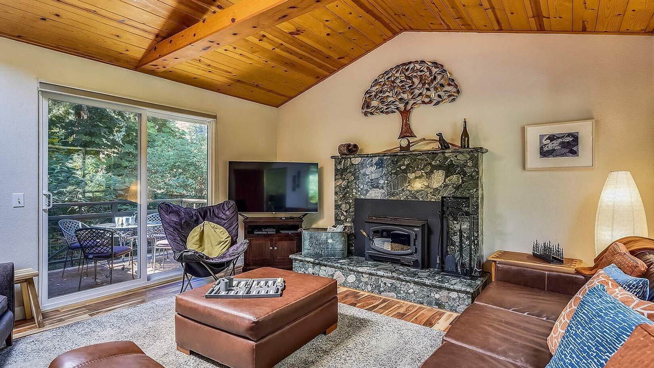 Photo of Livingroom in Cazadero