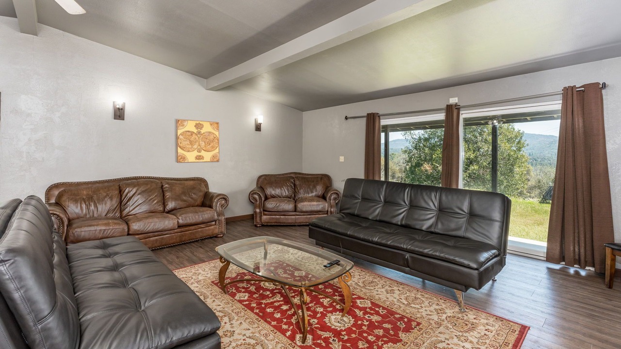 Photo of Livingroom in Oakhurst