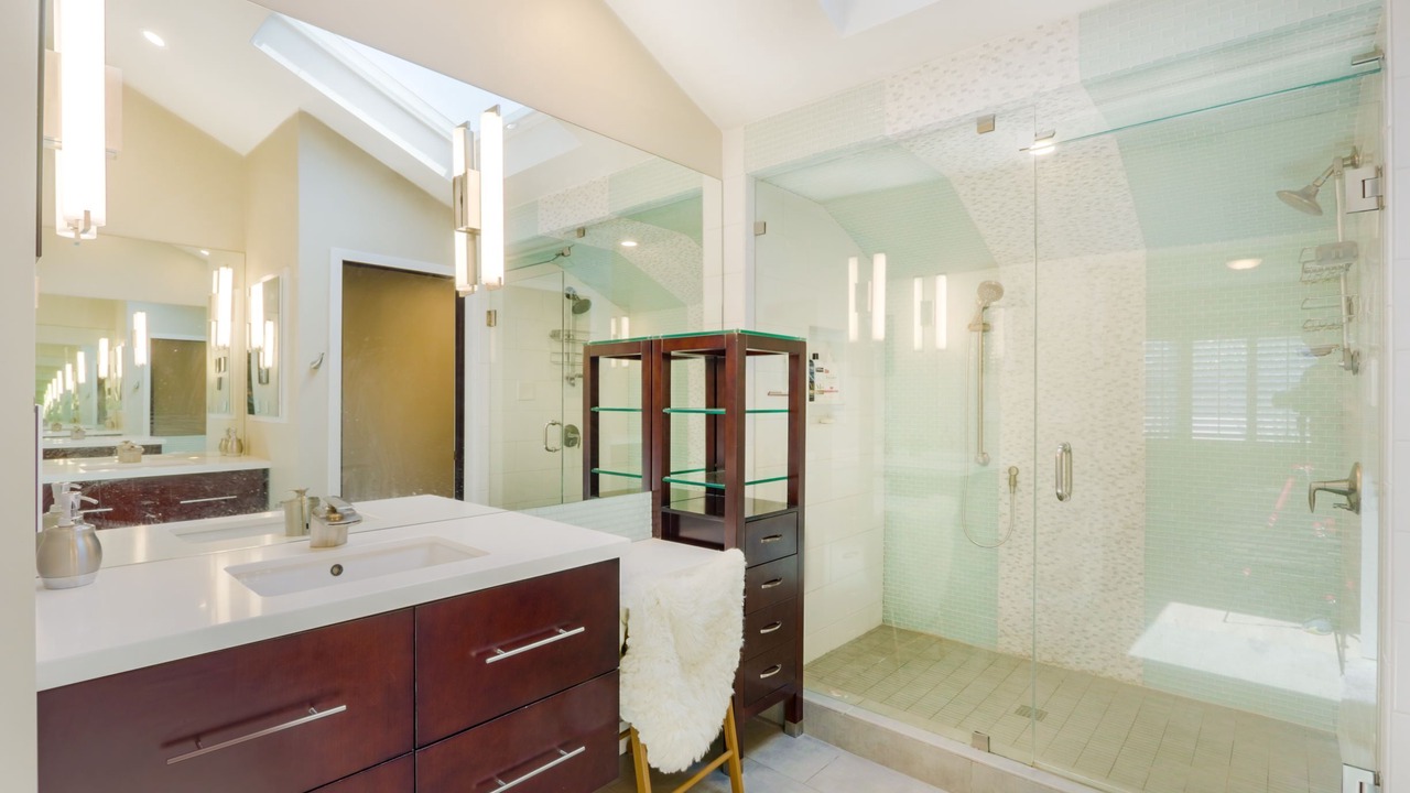 Photo of Bathroom in Westside Costa Mesa