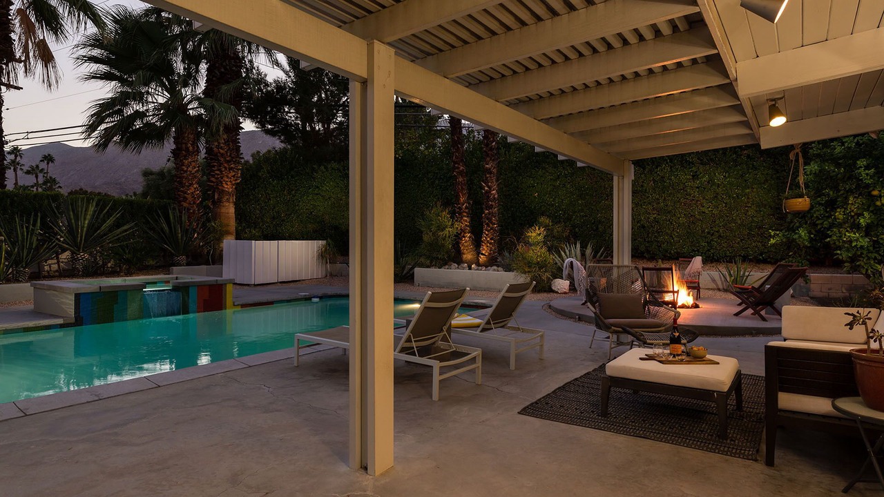 Photo of Outdoor in Racquet Club Estates