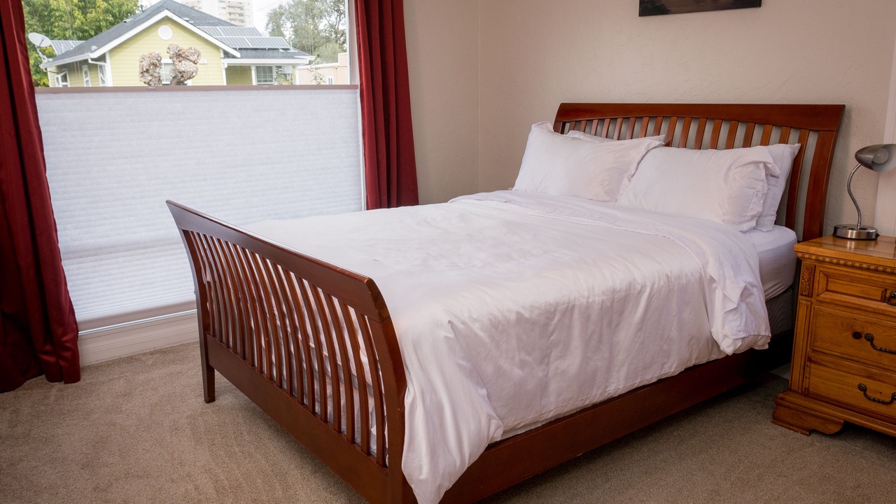 Photo of Bedroom in Burbank Gardens Neighborhood Association
