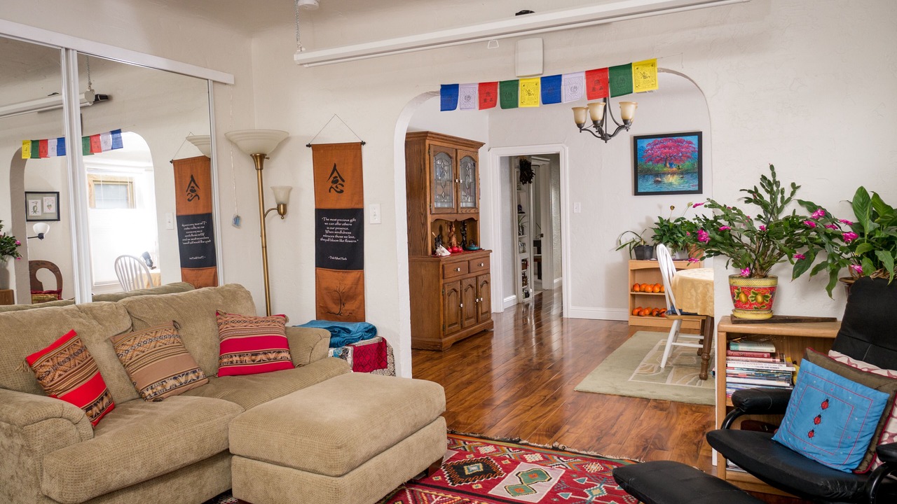 Photo of Livingroom in Burbank Gardens Neighborhood Association