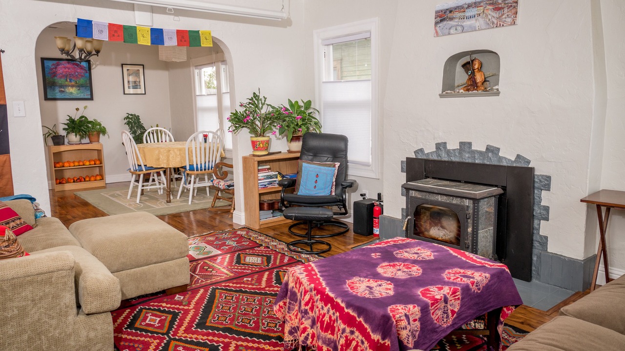 Photo of Livingroom in Burbank Gardens Neighborhood Association