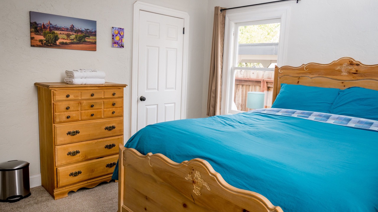 Photo of Bedroom in Burbank Gardens Neighborhood Association