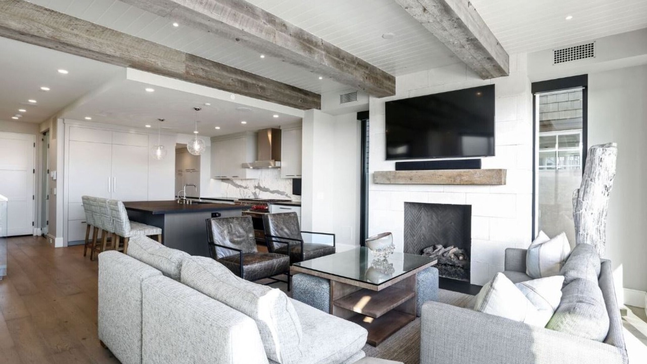 Photo of Livingroom in Balboa Peninsula