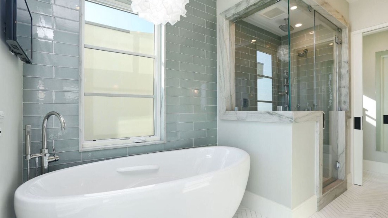 Photo of Bathroom in Balboa Peninsula
