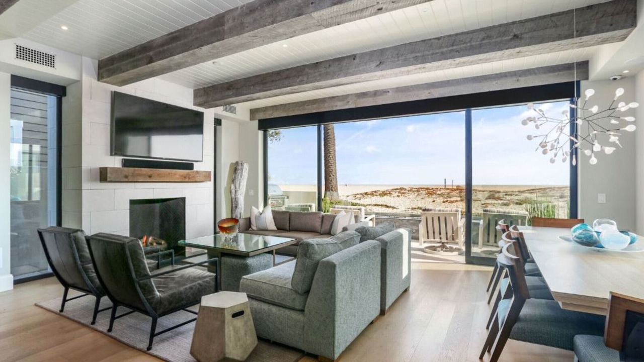 Photo of Livingroom in Balboa Peninsula
