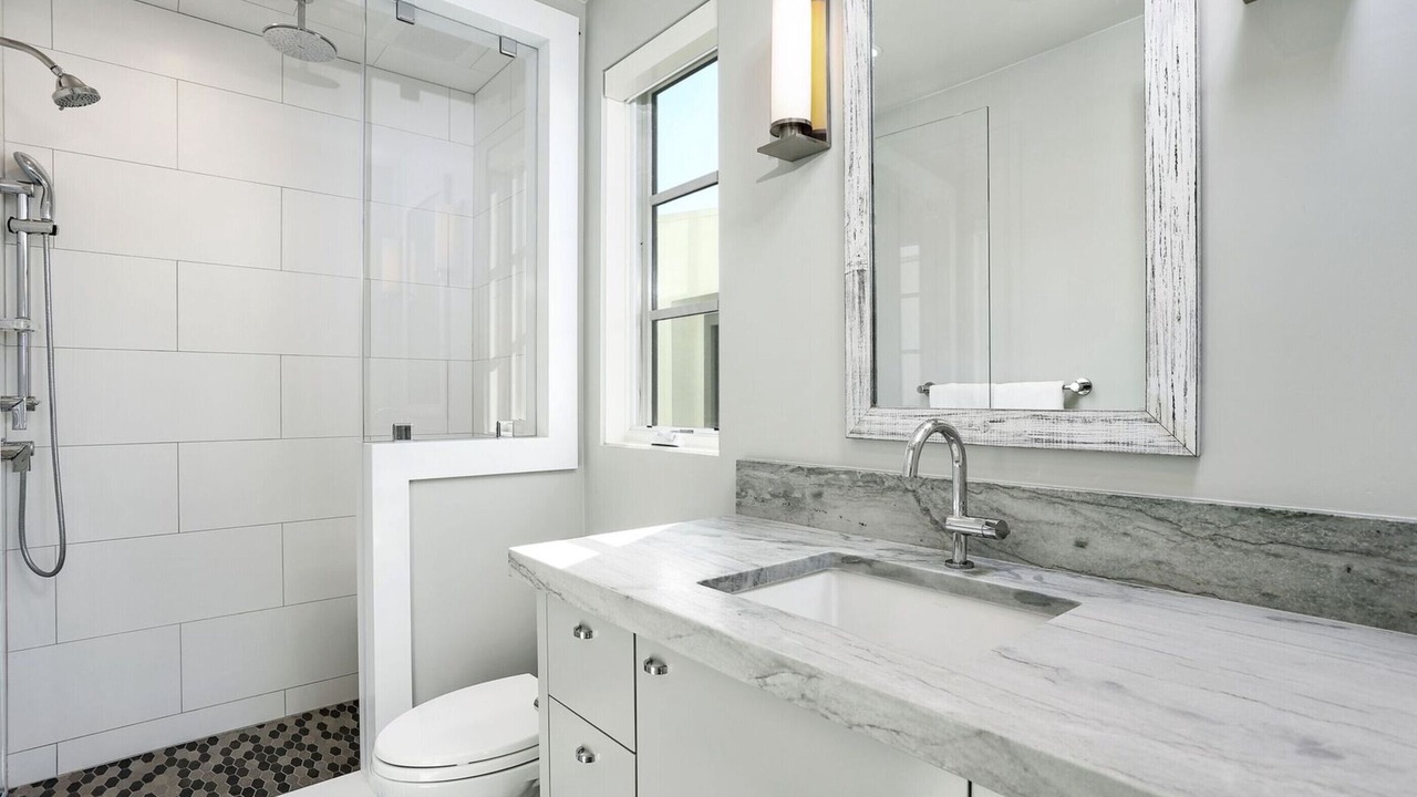 Photo of Bathroom in Balboa Peninsula