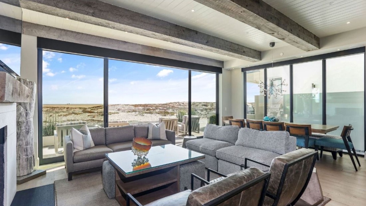 Photo of Livingroom in Balboa Peninsula