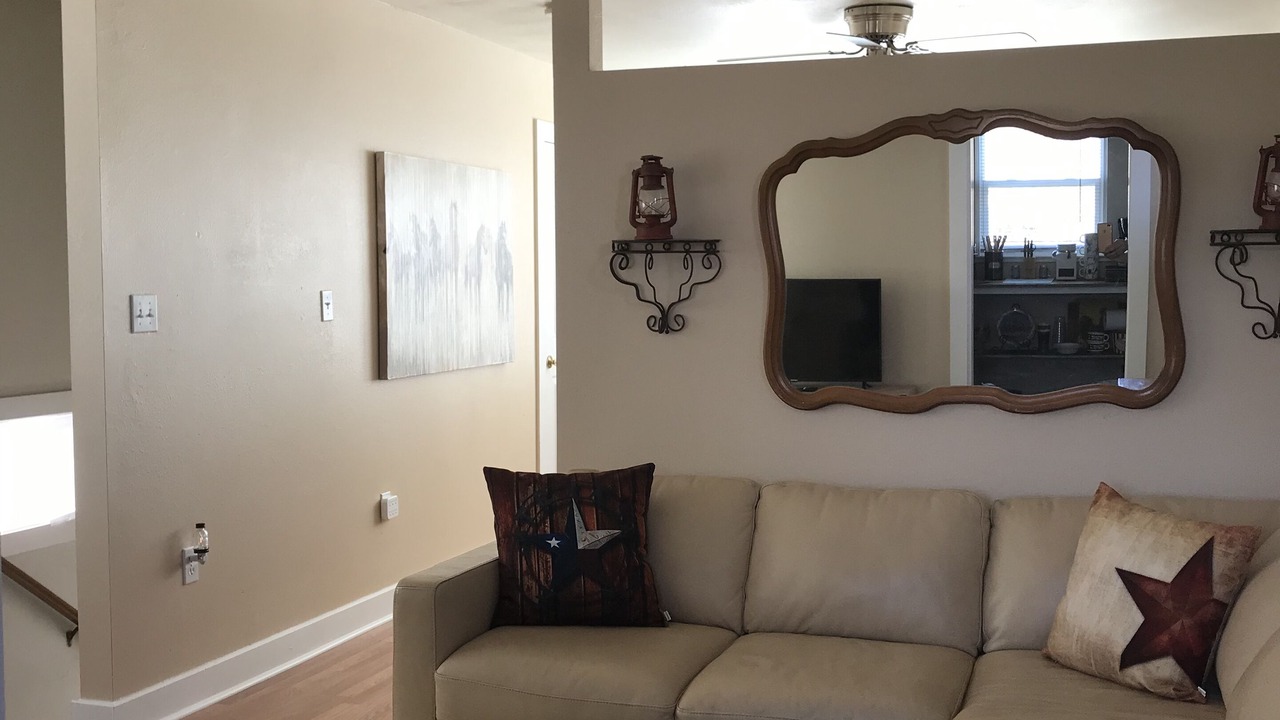 Photo of Livingroom in Dixon