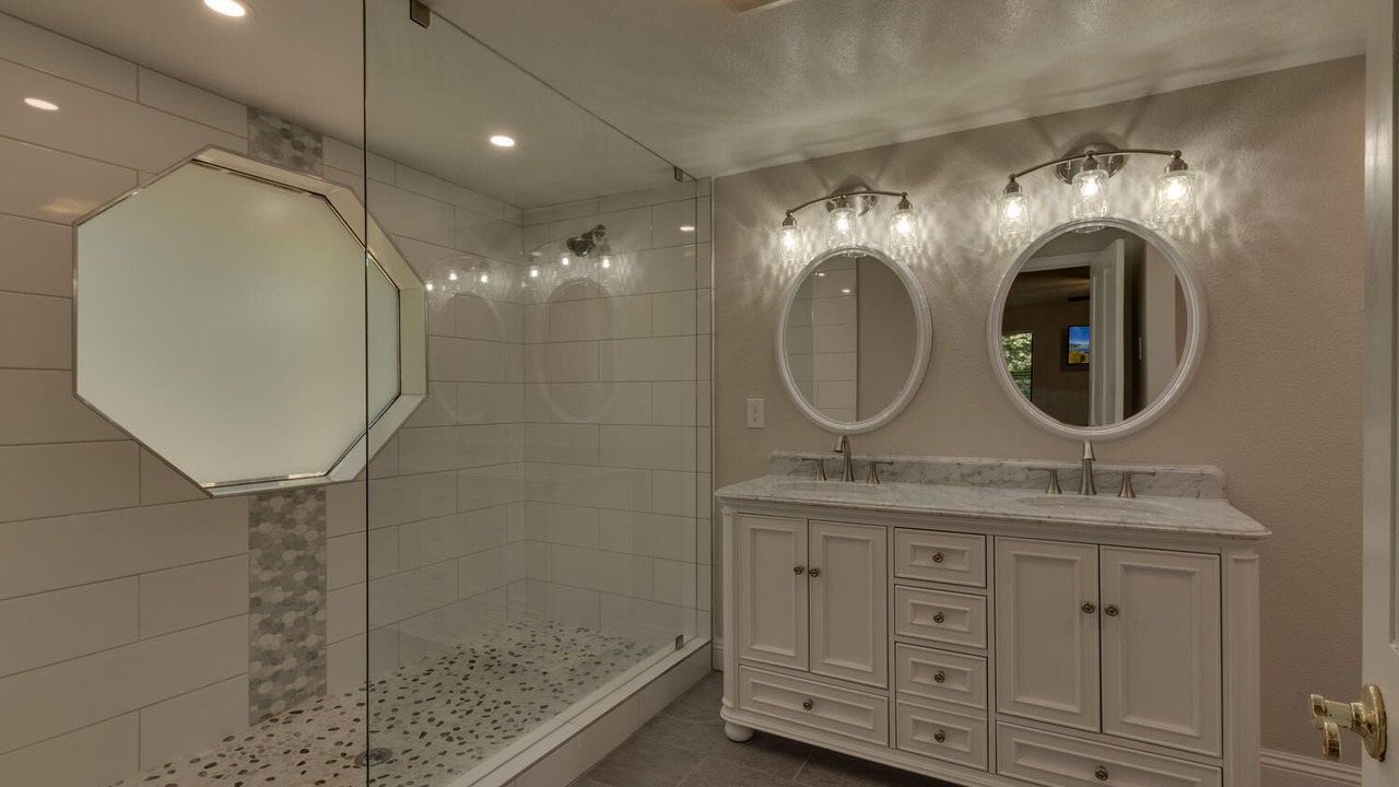 Photo of Bathroom in Country Club Estates