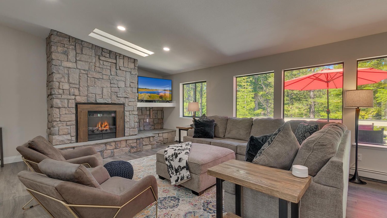 Photo of Livingroom in Country Club Estates