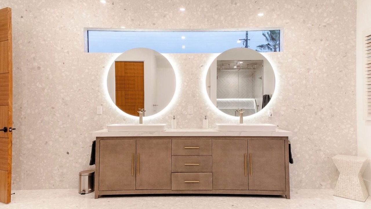 Photo of Bathroom in Racquet Club Estates