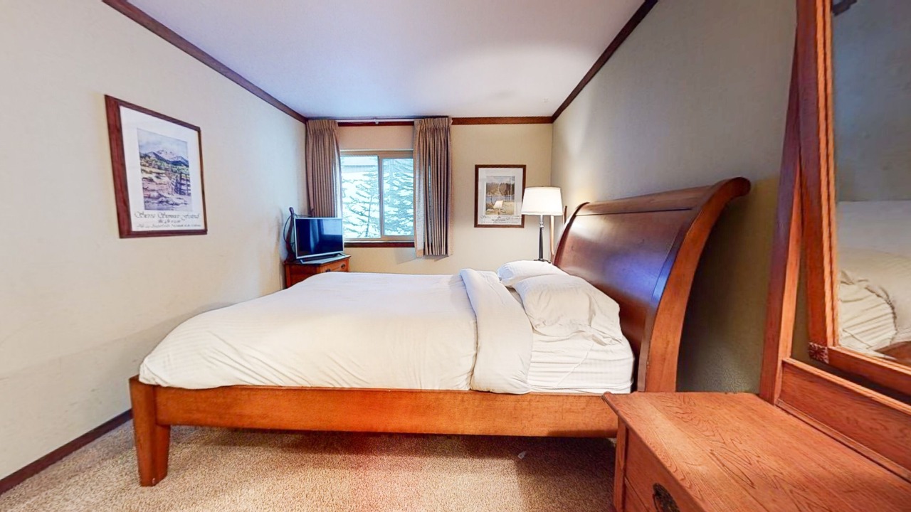 Photo of Bedroom in Mammoth Lakes
