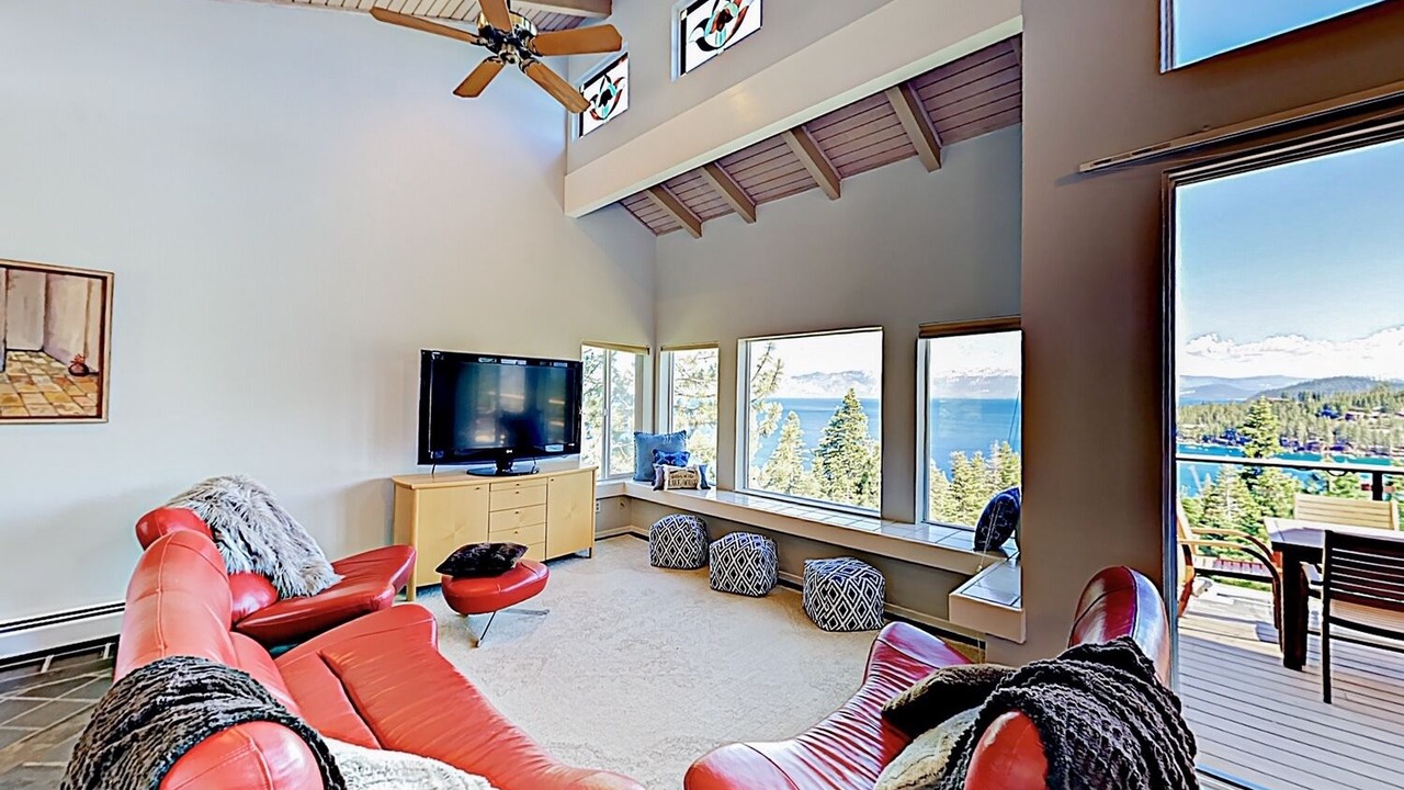 Photo of Livingroom in Meeks Bay