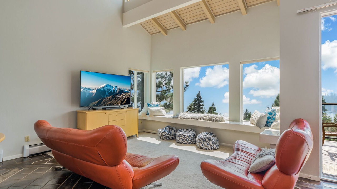 Photo of Livingroom in Meeks Bay