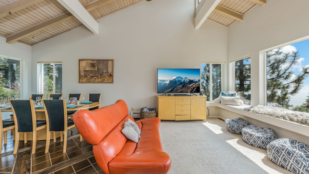 Photo of Livingroom in Meeks Bay