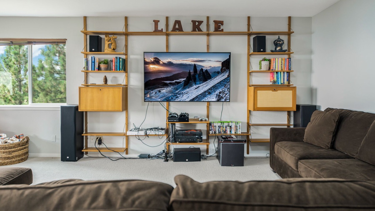 Photo of Livingroom in Meeks Bay