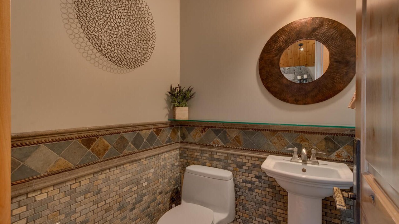 Photo of Bedroom in Country Club Estates