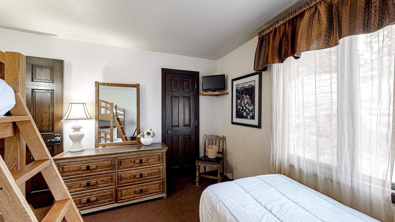 Photo of Bedroom in Mammoth Lakes