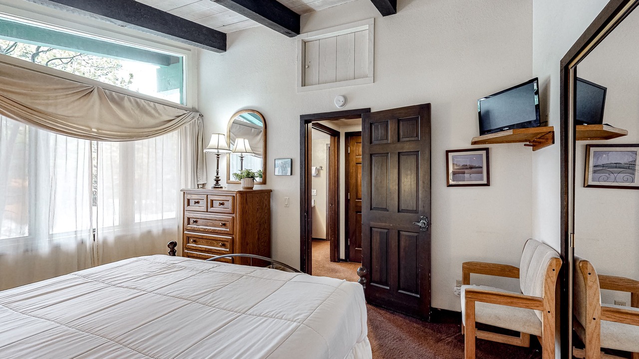 Photo of Bedroom in Mammoth Lakes