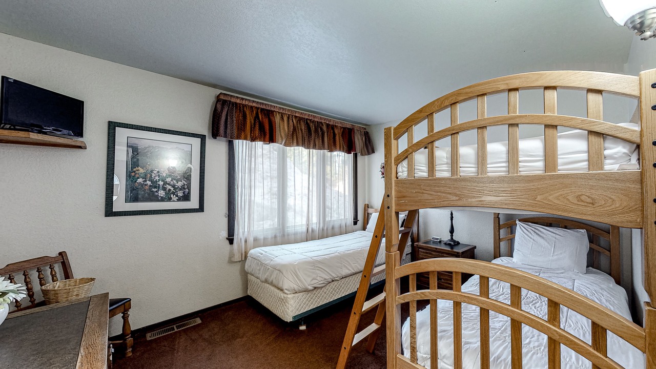 Photo of Bedroom in Mammoth Lakes