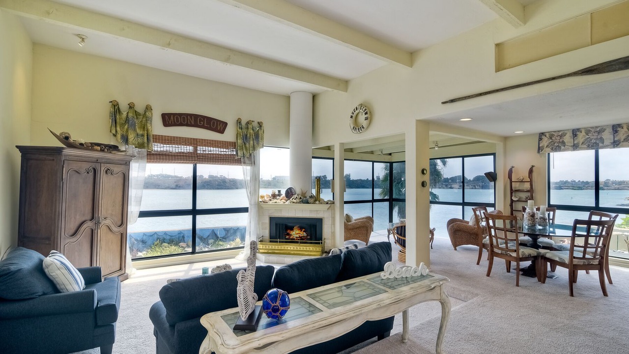 Photo of Livingroom in Carlsbad Village